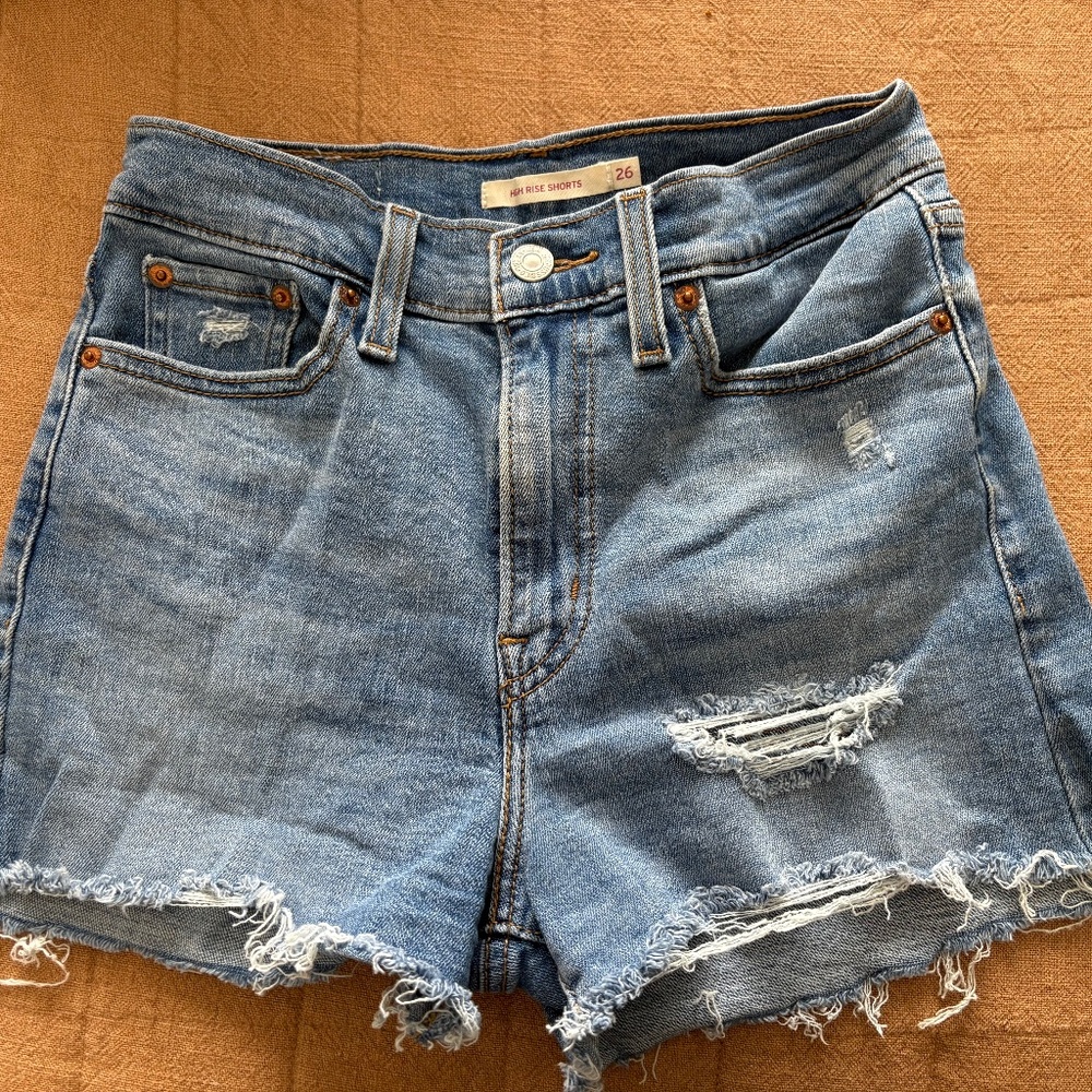 Size 26 High Waisted Levi Shorts